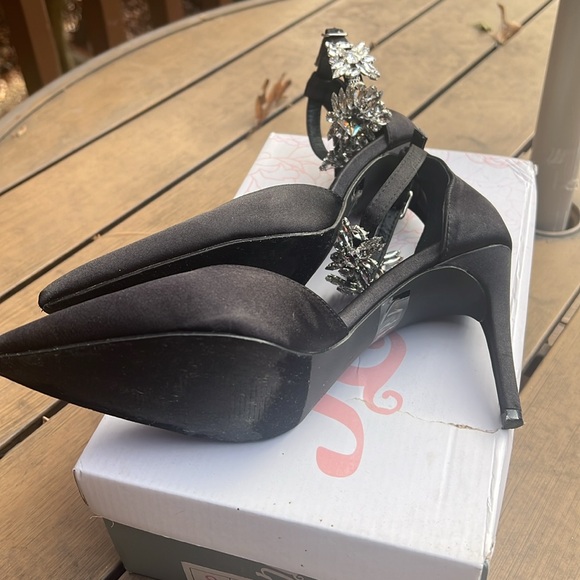 Worn once for one hour, journee collection Loxley Black, Rhinestone strap. - Picture 5 of 9